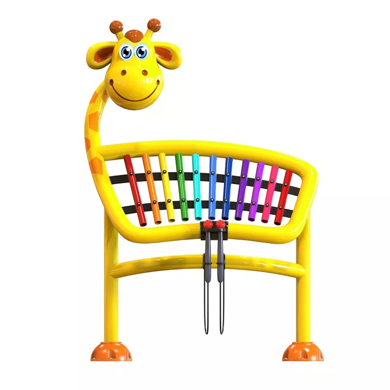 Como a música de percussão de crianças ao ar livre beneficia o desenvolvimento infantil?
